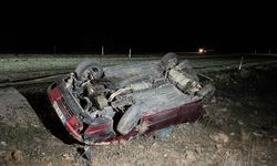 Uşak ve Sivaslı yolu üzerindeki kazada çarpışan otomobillerden biri takla attı!