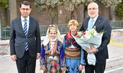 Bakan Işıkhan, Uşak Valisi Kartal'a hayırlı olsun dileklerini sundu