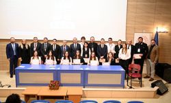 Uşak Fen, Sivaslı Fen ve Eşme Cemalettin Avcı Lisesi'nin parlak öğrencileri üniversitede panele katıldı