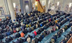 Uşak'ta Bayram namazı nedeniyle Yücetepe Camii'de yoğunluk oluştu