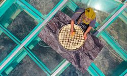 Uşak'ın Ulubey ilçesine has zini hamursuzunu yerden 150 metre yüksekteki cam terasta pişirdi!