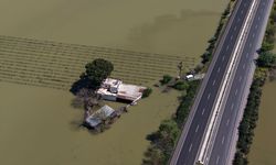 Murat Dağı'ndan doğan Gediz, Manisa Şehzadeler'de taştı! Ev ve damlar su altında kaldı!