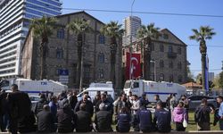 Polis, tahliye kararı verilen Konak DGM binası önünde güvenlik önemli aldı