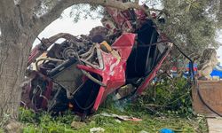 Uşak Ulubey İnay'da bahçe duvarına çarpan otomobildeki Hikmet Demirtaş hayatını kaybetti