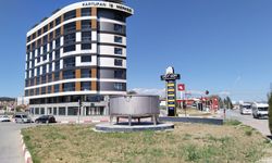 Çorba kazanıyla anlamsız bir rekor kıran Uşak, şimdi de estetikten uzak bir çalışmaya imza attı!