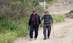 Osman Çınar ve Fevzi Demir, harabeye dönen Sandıma köyündeki yaşanmışlıkları anlattı