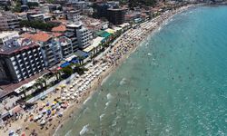 Kuşadası ve Didim'de yoğunluk var! Kurban Bayramı nedeniyle vatandaş kendini sahillere attı!