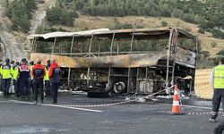 Uşak'ın komşusu Denizli'de feci kaza! Yanan otobüsteki 1'i bebek 8 kişi hayatını kaybetti