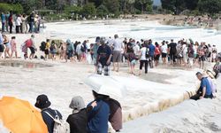Eskişehir ve Uşak'tan yoğun ziyaretçi çeken Pamukkale'deki Hierapolis rekor kırdı