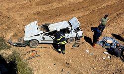 Uşak ve Gediz arasında kaza! Sobacılarda şarampole devrilen araçtaki 2 kişi yaralandı!