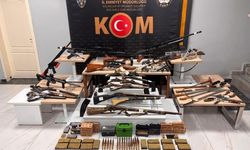 Uşak'ta 1 konut ve 1 işyerine silah operasyonu! Kılıçlar da ele geçirildi!