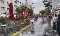 Yağmura rağmen açıklama yapan Metin, Uşak'ın kritik sorunlarına dikkat çekti!