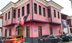 Uşak'ta AK Parti'nin boşalttığı binaya Anahtar Parti geçti