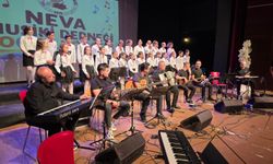 Uşak Neva Musiki Derneği Çocuk Korosu, müzik dolu keyifli bir gece yaşattı