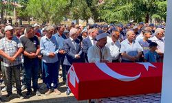 Uşak ve Afyon yolunda hayatını kaybeden Hasan Samur, eşi ve oğlu gözyaşlarıyla uğurlandı