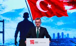 Burhanettin Duran, Erdoğan'ın liderliği ve milletin destansı duruşuyla darbenin püskürtüldüğünü vurguladı
