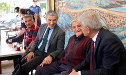 Hocalar ve Kızılören'i ziyaret eden Afyon Valisi Aktaş, burada vatandaşla sohbet etti