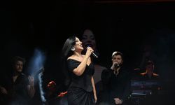 Zara, Demirci'nin kurtuluşu kapsamında bir konser verdi