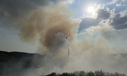 Kula Seyitali Mahallesi'nde çıkan yangına müdahale ediliyor