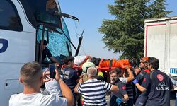Uşak Ürünköy kavşağında kaza! Yolcu otobüsü ve kamyon çarpıştı!