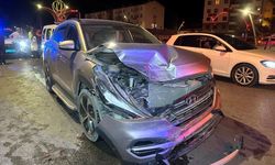 Uşak Kemalöz Mahallesi'ndeki kazada 2'si çocuk 6 kişi yaralandı