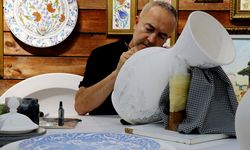 Kütahyalı çini ustası Rıdvan Aşar, Osmanlı ve Selçuklu motifleriyle sanatını sürdürüyor