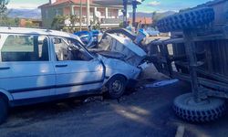 Uşak Eşme'de dönen traktöre çarpan sürücü ağır yaralandı