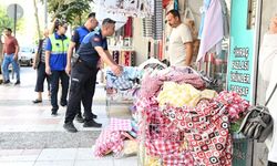 Yunusemre'de yaya geçişini engelleyen tabelalara müdahale