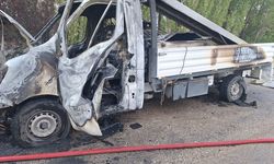 Sandıklı Başağaç köyünde seyir halindeki kamyonet yandı
