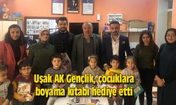Uşak AK Gençlik, çocuklara boyama kitabı hediye etti