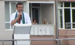 Çekirdek çitleyerek İmamoğlu'nu dinleyen kadınlar, sosyal medyada gündem oldu