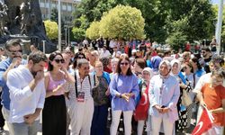 Uşak'ta konuşan Zihni Göktay: Eskiden tiyatroculara kötü gözle bakılırdı