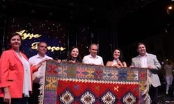 Ayşe Dinçer, Eşme'de binlerce vatandaşı coşturdu