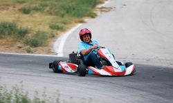 Uşak'ta aileler kartingde yarıştılar