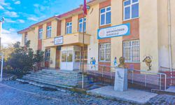 Öğretmenimizi geri verin! Yoksa okula gitmiyoruz!
