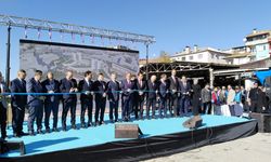 Uşak'taki Millet Bahçesi ve Çarşı Projesini takip eden Bakan Özhaseki istifa etti