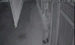Karşısında dükkan sahibini gören hırsız şokun etkisiyle topukladı! İşte an ve an görüntü