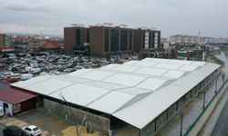 Uşak'ta Çarşamba pazarında kalan esnaf için yeni kapalı pazar yapıldı
