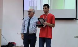 Uşak Fen Lisesi'nden Kerem Kara, kimya olimpiyatında Türkiye birincisi oldu