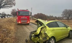 Uşak'ta hurdaya dönen araçtan sağ kurtuldu! Banaz Susuz'da trafik kazası!