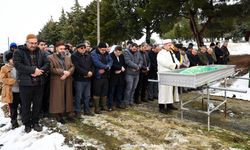 Otomobilini temizlerken kalp krizi geçiren Karlık Köyü Muhtarı Yusuf Sarı son yolculuğuna uğurlandı