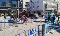 Uşak'ta kapalı cadde nedeniyle otoparka kent meydanından alternatif yol açıldı!