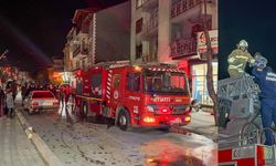 Uşak'ın Atatürk Mahallesi'ndeki yangında 2 kişi kurtarıldı!