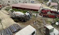 Beton mikseri, Kuşadası Kadınlar Denizi'nde çöken yola gömüldü