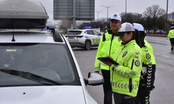 Afyonkarahisar'da baba ve kız trafik polisleri, toplum için omuz omuza hizmet ediyor!