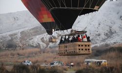 Uşak, Manisa ve Isparta'dan yoğun ziyaretçi çeken Pamukkale'de uçan balon turları büyük ilgi görüyor