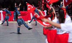 İzmir, Uşak, Aydın ve Manisa'da meydanlar şenlendi