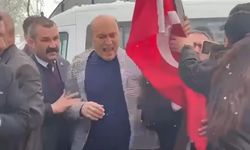 Türk bayraklı standın devrilmesine Uşak'tan sert tepki! Bu yanlıştan bir an önce dönün!