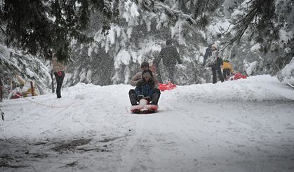 Uşak'ın komşusu Demirci'de kartpostal gibi kar manzaraları