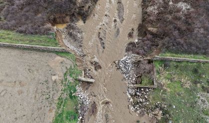 Irlamaz Çayı'ndaki taşkın kontrol tesisi, yoğun yağmurla birlikte çöktü!